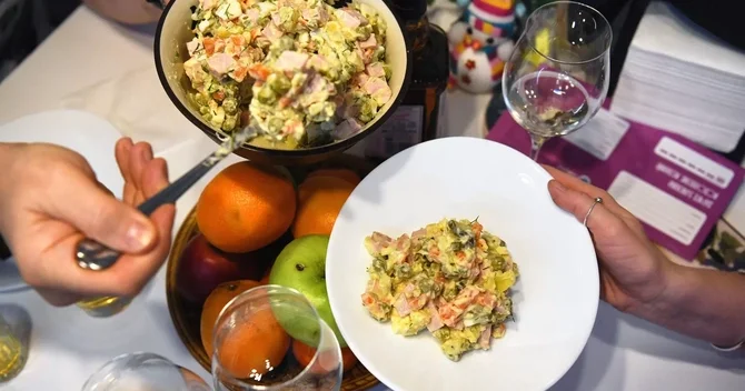 The doctor gave advice after the New Year s feast