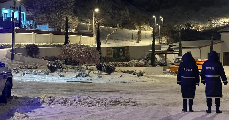 Çöldə hava buz kimidir, polis xidmətdədir Fotolar