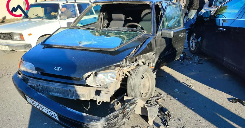 Gəncədə 2 maşın toqquşdu Fotolar
