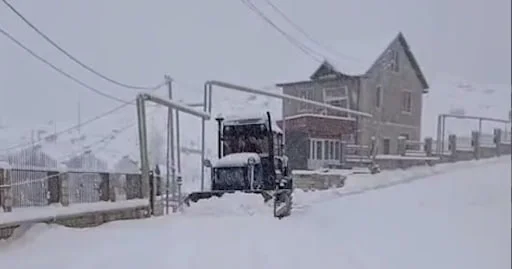 Quba Xınalıq yolu qardan belə TƏMİZLƏNİR VİDEO