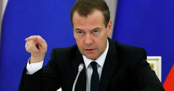 Medvedev ukraynalıları məhv etməyə çağırır