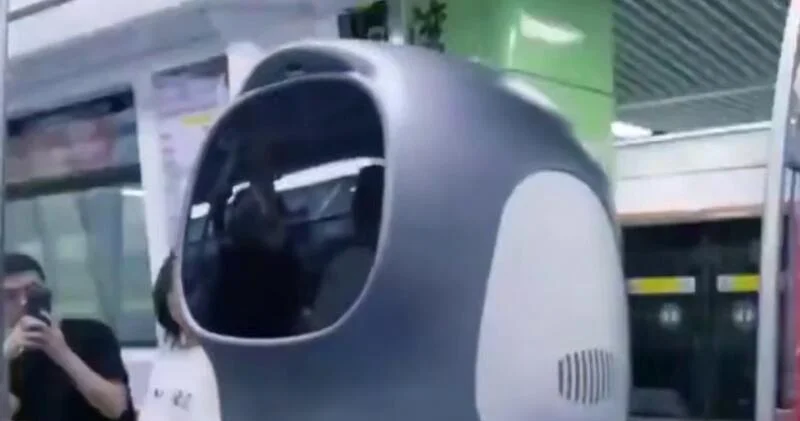 В Китае роботы доставщики научились пользоваться метро ВИДЕО