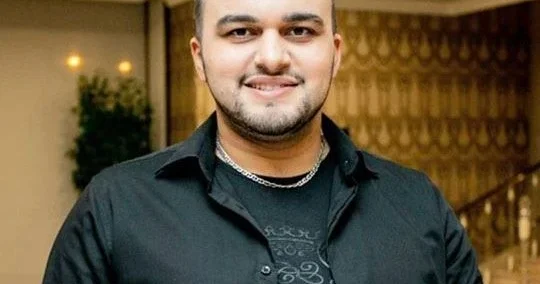 Azərbaycanlı müğənni: Ay ailə başçıları, gey müğənniləri niyə toya çağırırsız?! FOTO