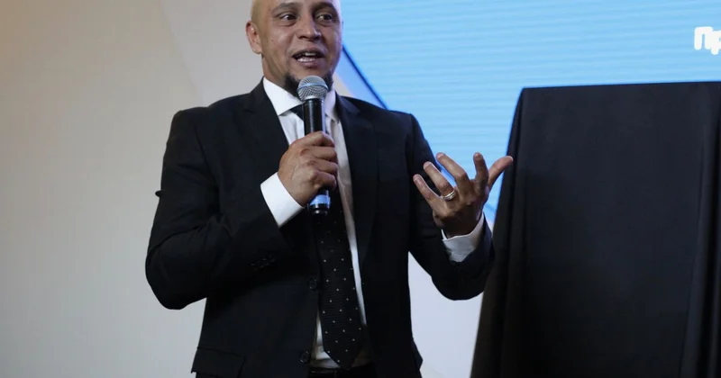 Roberto Karlos əməliyyatdan sonra xəstəxanadan evə buraxılıb FOTO