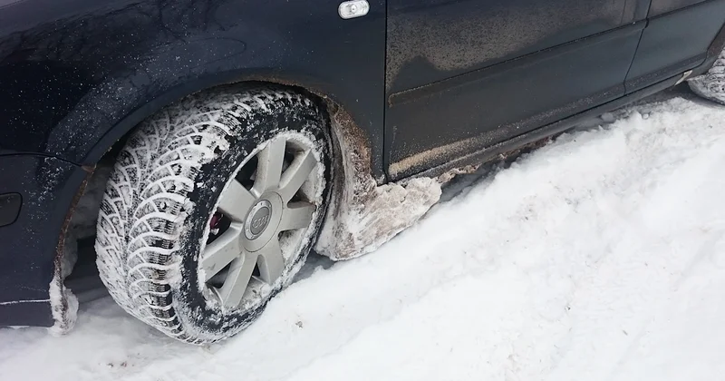 В Шамахинском районе спасены 5 человек, застрявших на дороге Minval Politika