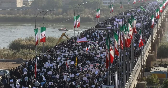 İran qaynayır, İsrail və ABŞ pusquda: Tehran rejiminin xilas yolu varmı?