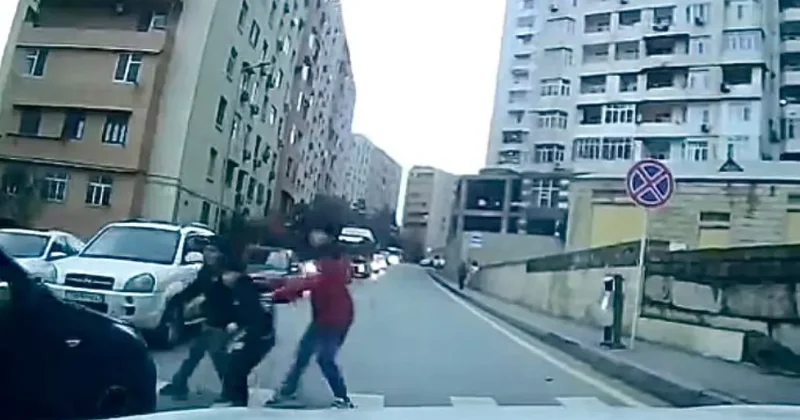 Бакинский водитель умышленно ехал на детей, переходивших дорогу по зебре ВИДЕОФАКТ