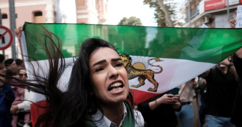 İranda etirazçılara pulemyotlardan atəş açıldı