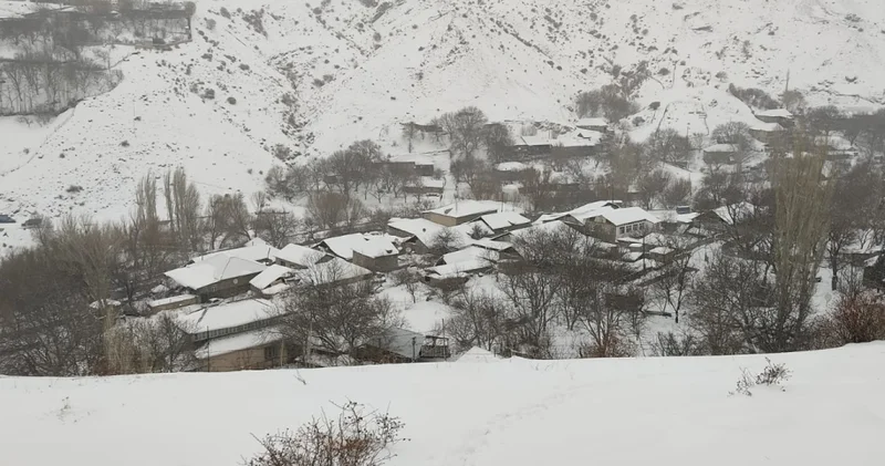 Şahbuzun Biçənək kəndinə 43 santimetr qar yağıb FOTOLAR
