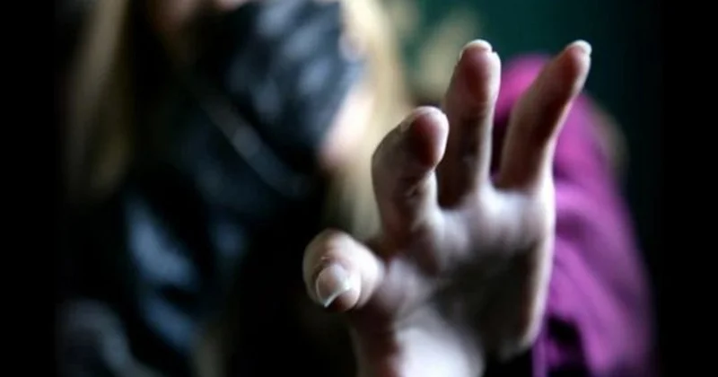 Yaşlı qadına “kömək” tələsi Pulqabısını oğurladılar