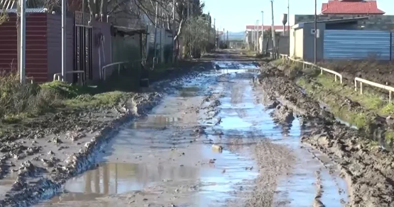 “Yollarımız bərbad vəziyyətdədir“ Cəlilabaddan ŞİKAYƏT
