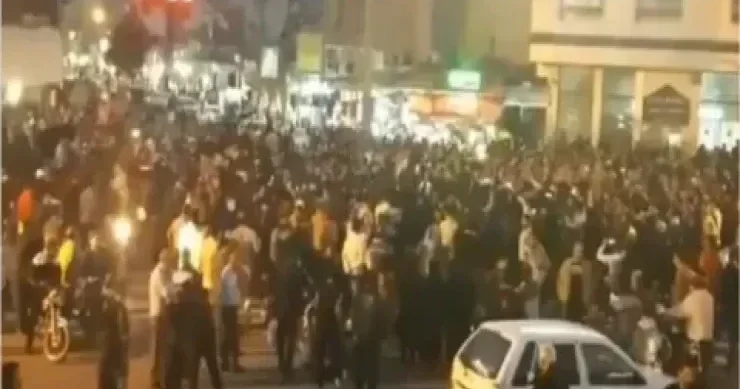 SON DƏQİQƏ: İranda etirazçılar silahlandı VİDEO