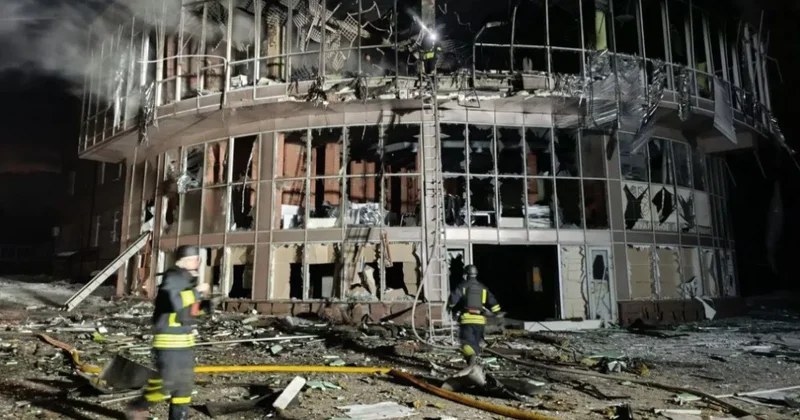 Удары по многоэтажке и торговому центру в Запорожской области: что известно? ФОТО, ВИДЕО