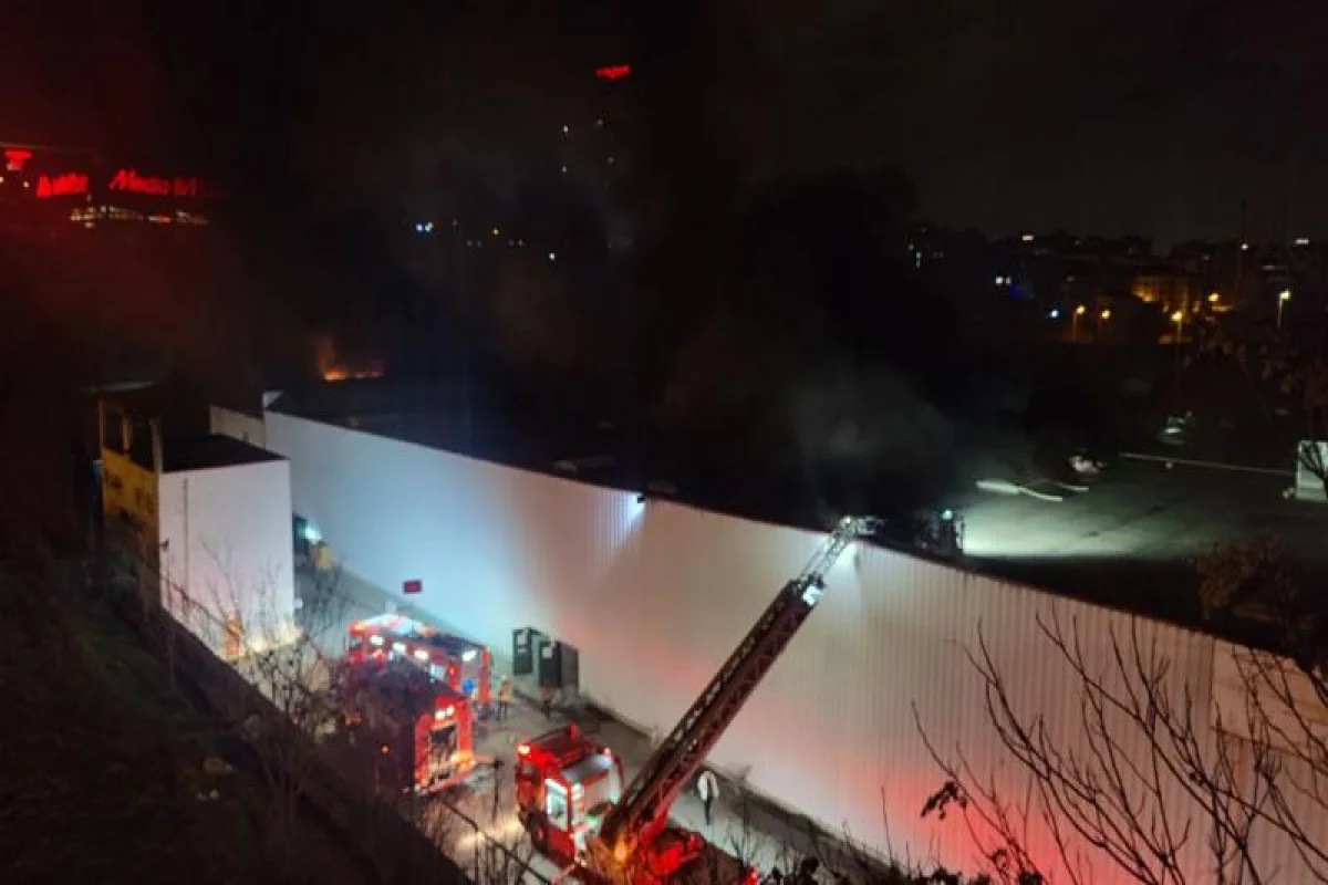 İstanbulda supermarketdə böyük YANĞIN