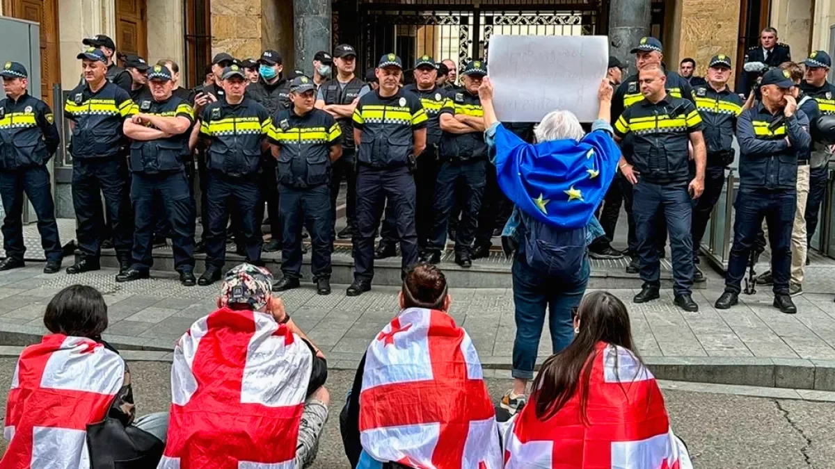 У въезда в Тбилиси началась подготовка к митингу