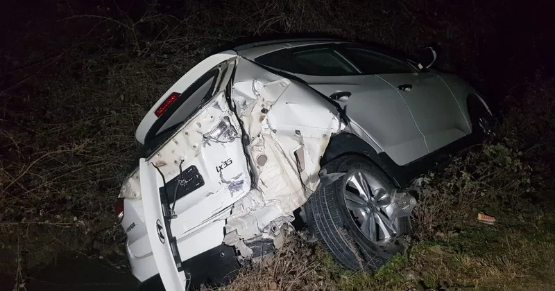 Göyçayda avtomobil işıq dirəklərini aşırdı, 3 kənd işıqsız qaldı FOTO