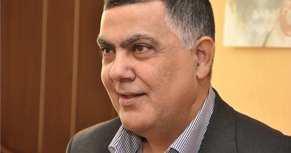 Nizami sünnidir, Nəsimi kafir? Elbəyi Həsənli YAZIR