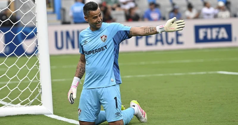 45 yaşlı qapıçı ilə müqavilə yeniləndi!