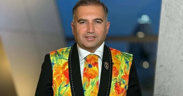 Həyat məni ağlatsa da, güləcəyəm