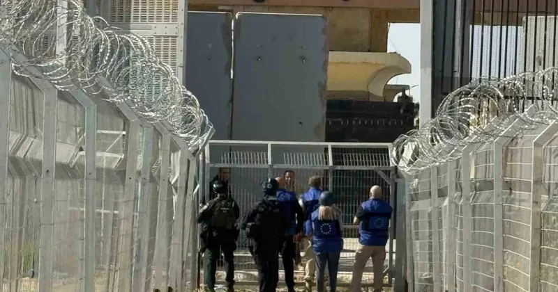 İki ildən sonra yenidən açıldı: Qəzzanı tərk edə biləcəklər