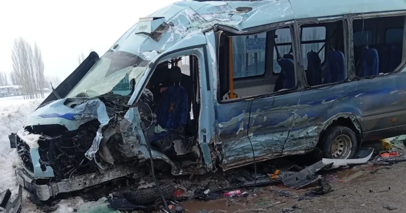 Türkiyədə iki avtobus toqquşub: 18 nəfər yaralanıb