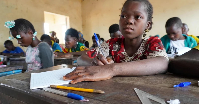 “Parisdən gələn zərif irqçilər..?”