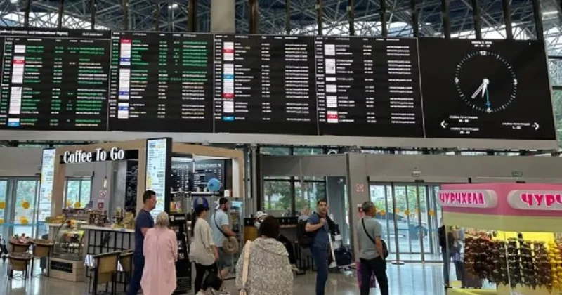 В двух южных городах России задержаны десятки рейсов