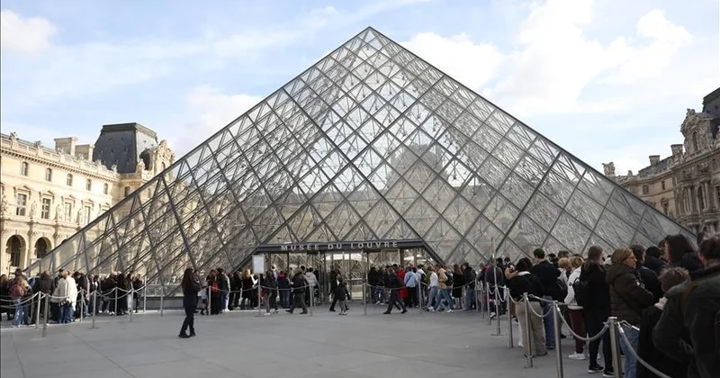 Лувр на грани