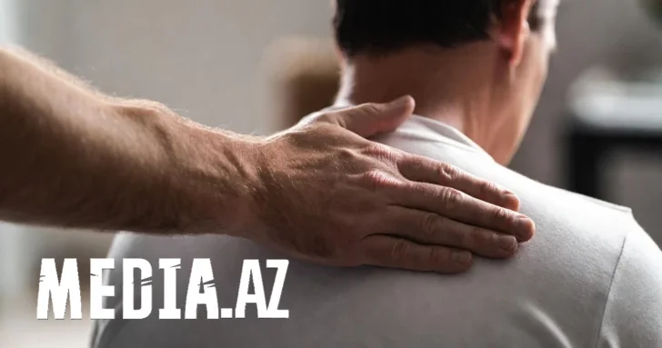 В Азербайджане целитель из соцсетей обещает снять боль за 30 минут