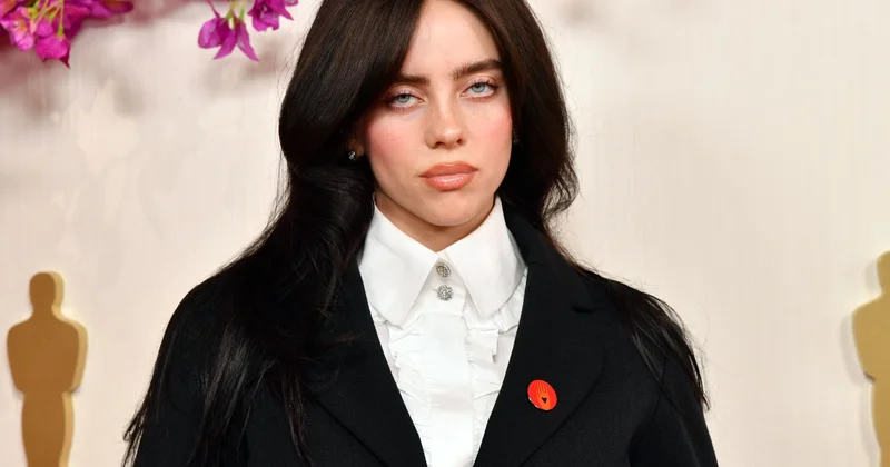 Qremmi mükafatı qazanan müğənni Trampı tənqid etdi VİDEO