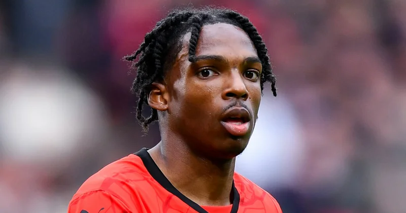 Liverpul 20 yaşlı müdafiəçini 60 milyon avroya transfer edir