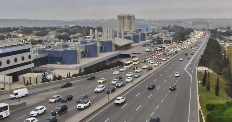 Paytaxt həftəyə tıxacla başladı SİYAHI