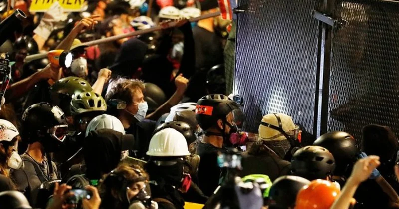 Протесты в Портленде против иммиграционной службы