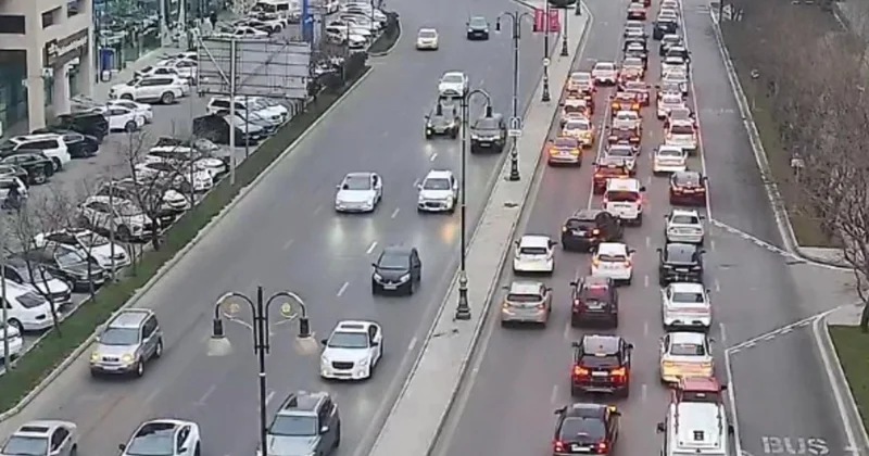 Bakının bəzi yollarında sıxlıq yaranıb