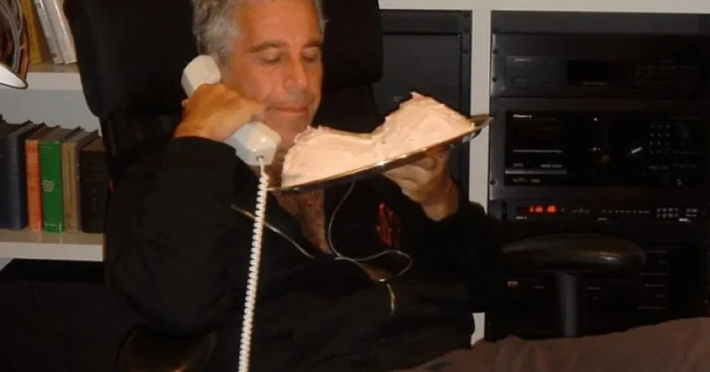 Минюст США опубликовал десятки обнаженных фото в материалах Эпштейна