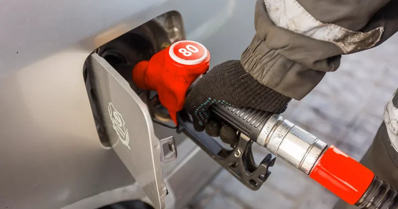 В Узбекистане запретят наличные расчёты на АЗС