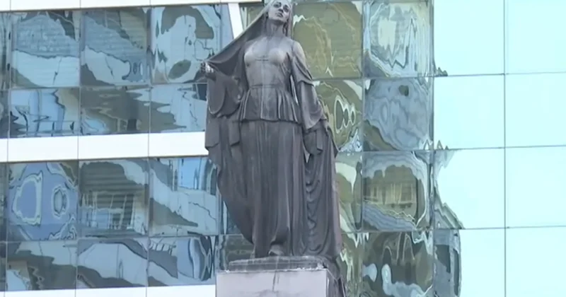 Bu təkcə bir heykəl deyil, cəmiyyətdə söz sahibi olan qadınların simvoludur Video