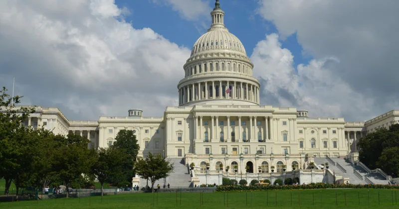 Media: Trampın rüsumları ABŞ a 287 milyard dollar qazandırıb