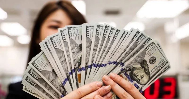 Əhali niyə dollar satır?