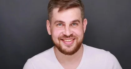 Актер сериалов СашаТаня и Универ погиб в зоне СВО