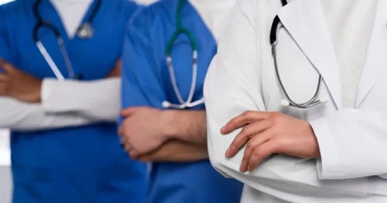 Белые халаты без дипломов