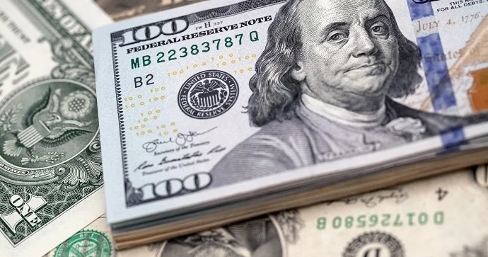 Dollar niyə ucuzlaşır? İqtisadçı açıqladı