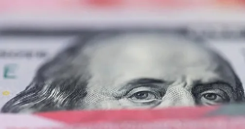 Dollar qızılın çökməsi fonunda möhkəmləndi: Bundan sonra nə olacaq?