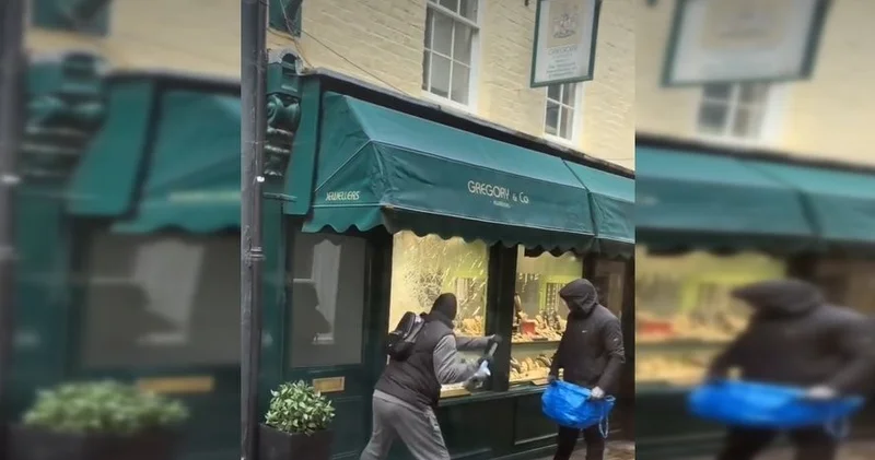 В Лондоне грабители разгромили ювелирный магазин на глазах у прохожих