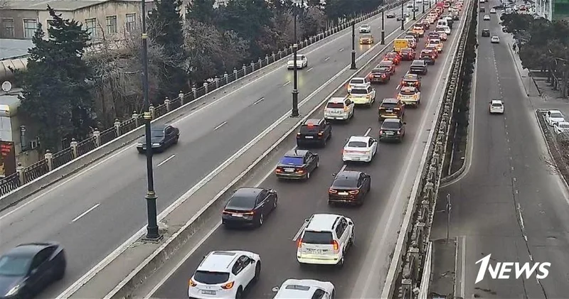 Первый день рабочей недели начинается с пробок