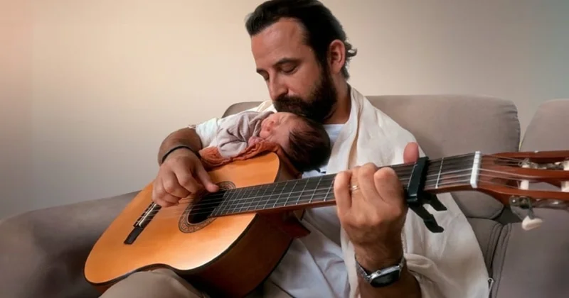 Musiqiçi oğluna 521 dildə mahnı yazıb