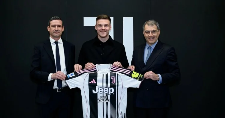 İsveç millisinin müdafiəçisi Yuventus da RƏSMİ
