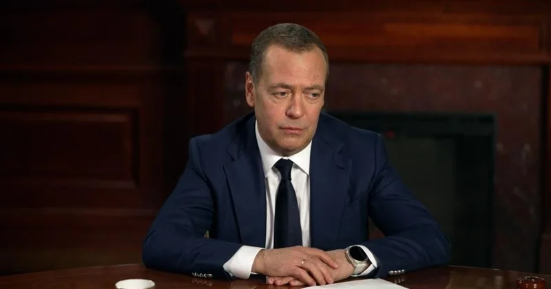 Медведев связал украинский конфликт с угрозой глобальной нестабильности