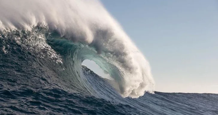 В Каспийском море ожидаются сильный ветер и высокие волны