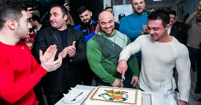 Bakıda yeni açılan lüks trenajor zalında inanılmaz qiymət günü 1,30 AZN